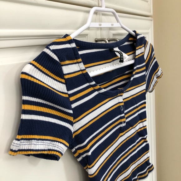 H&M Divided women’s crop t-shirt - Picture 4 of 9